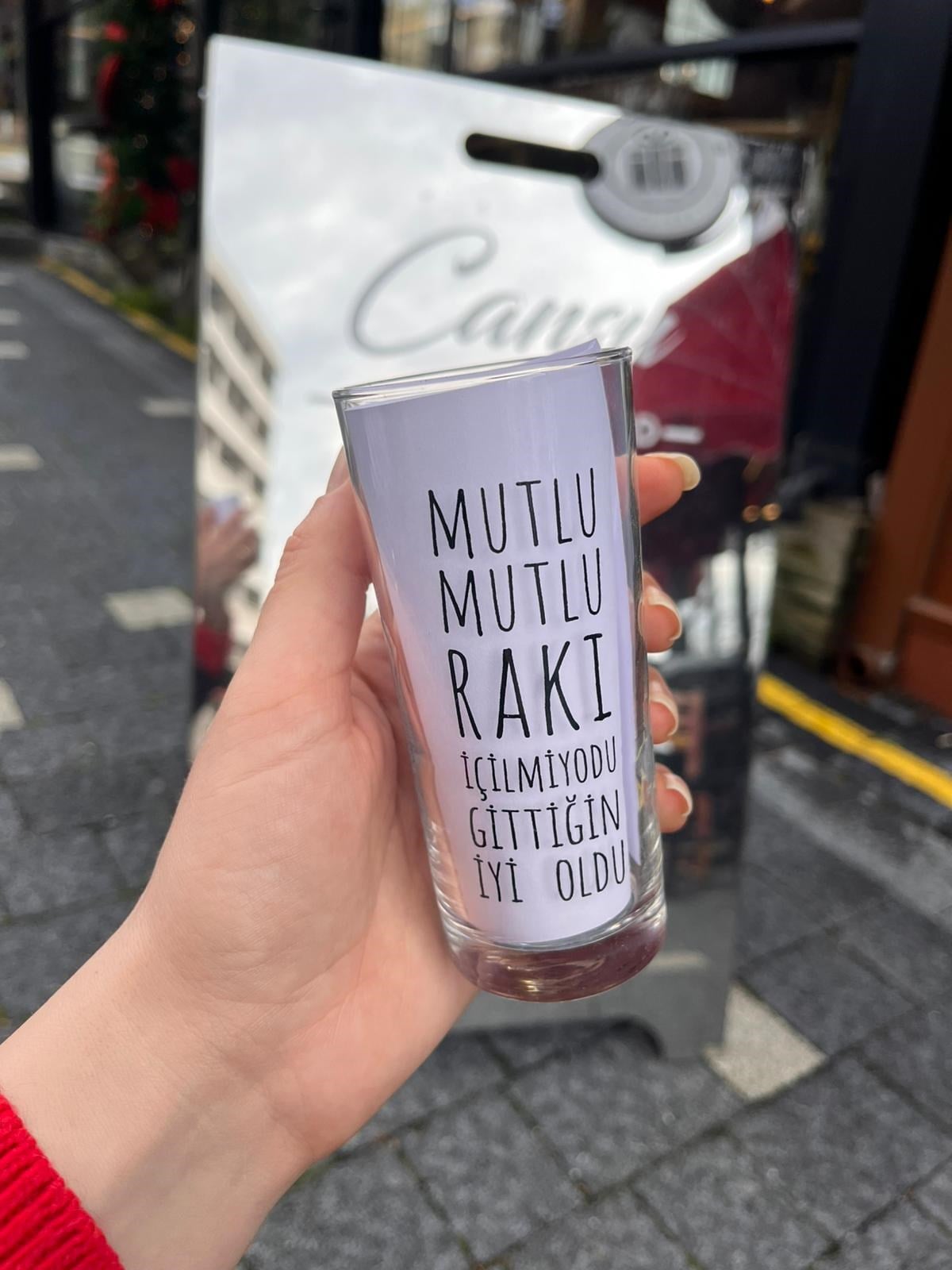 Mutlu Mutlu Rakı İçilmiyordu Gittiğin İyi Oldu Rakı Bardağı