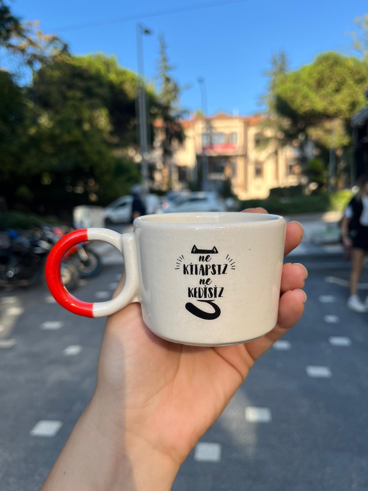Ne Kitapsız Ne Kedisiz Düğüm Kulplu Kupa