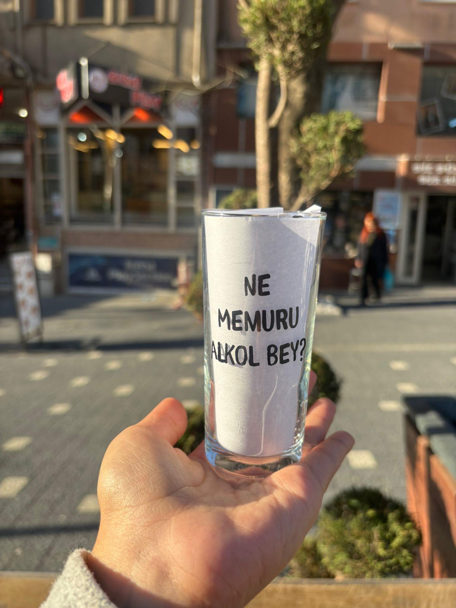 Ne Memuru Alkol Bey Rakı Bardağı