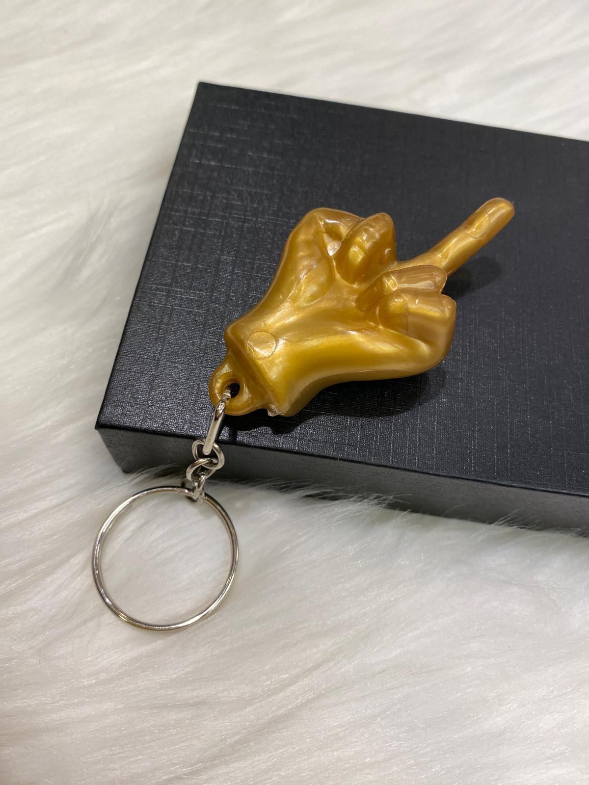 Parmakla Gösterilen Keychain - Gold