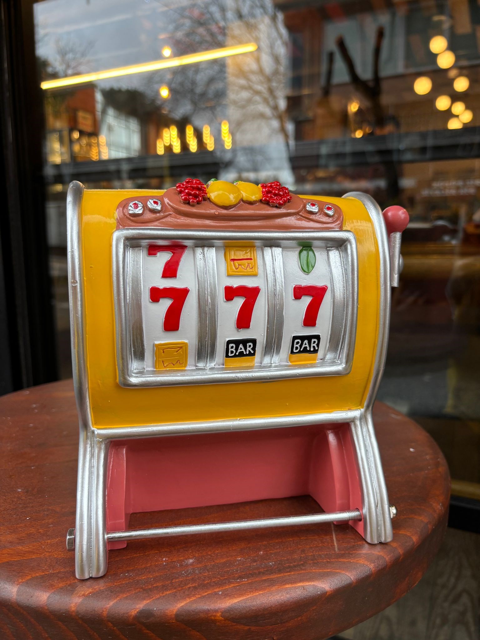 Slot Makinesi Detaylı Kağıt Havlu Peçete Tutucu
