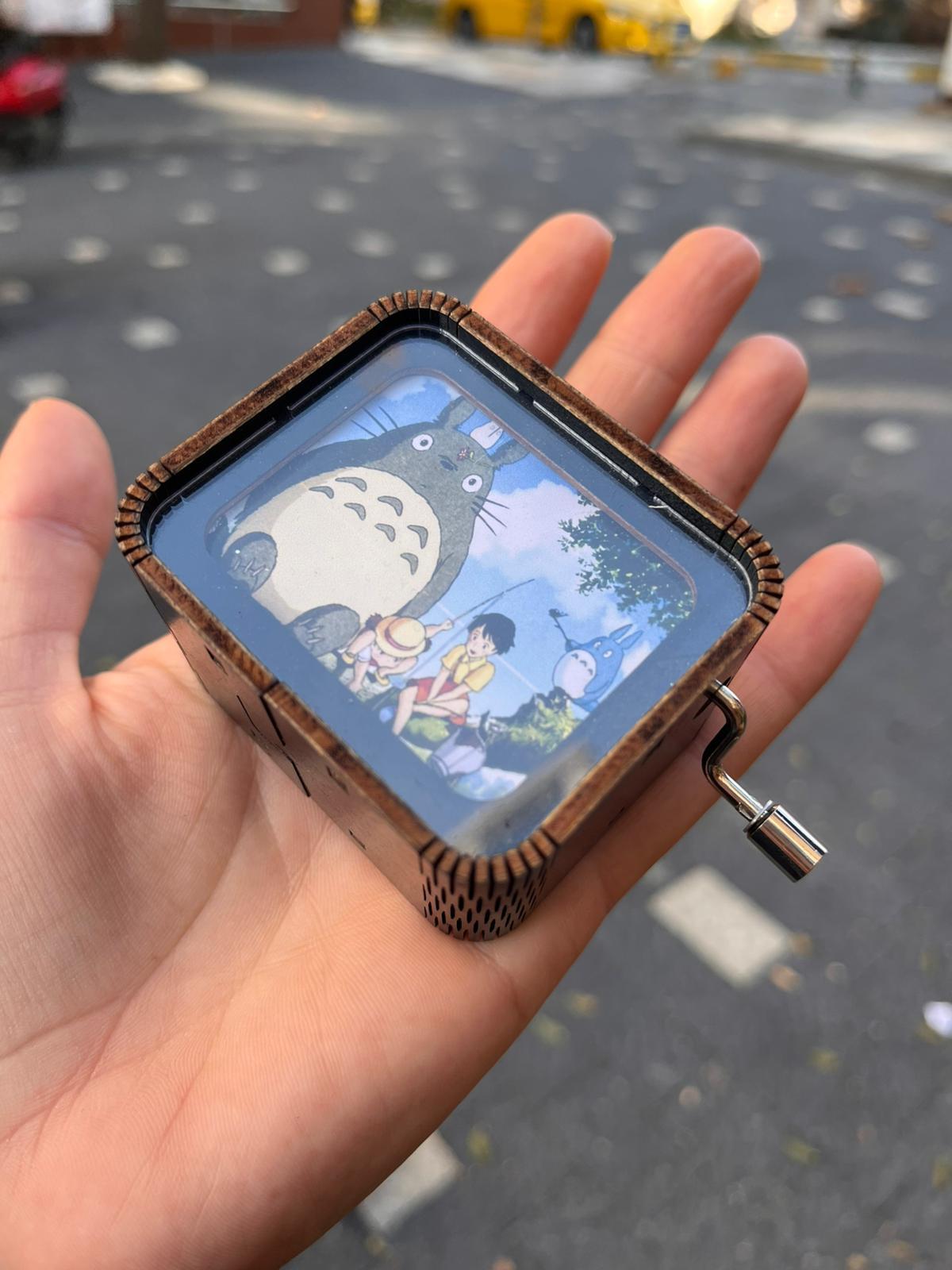 Totoro Ahşap El Çevirmeli Müzik Kutusu