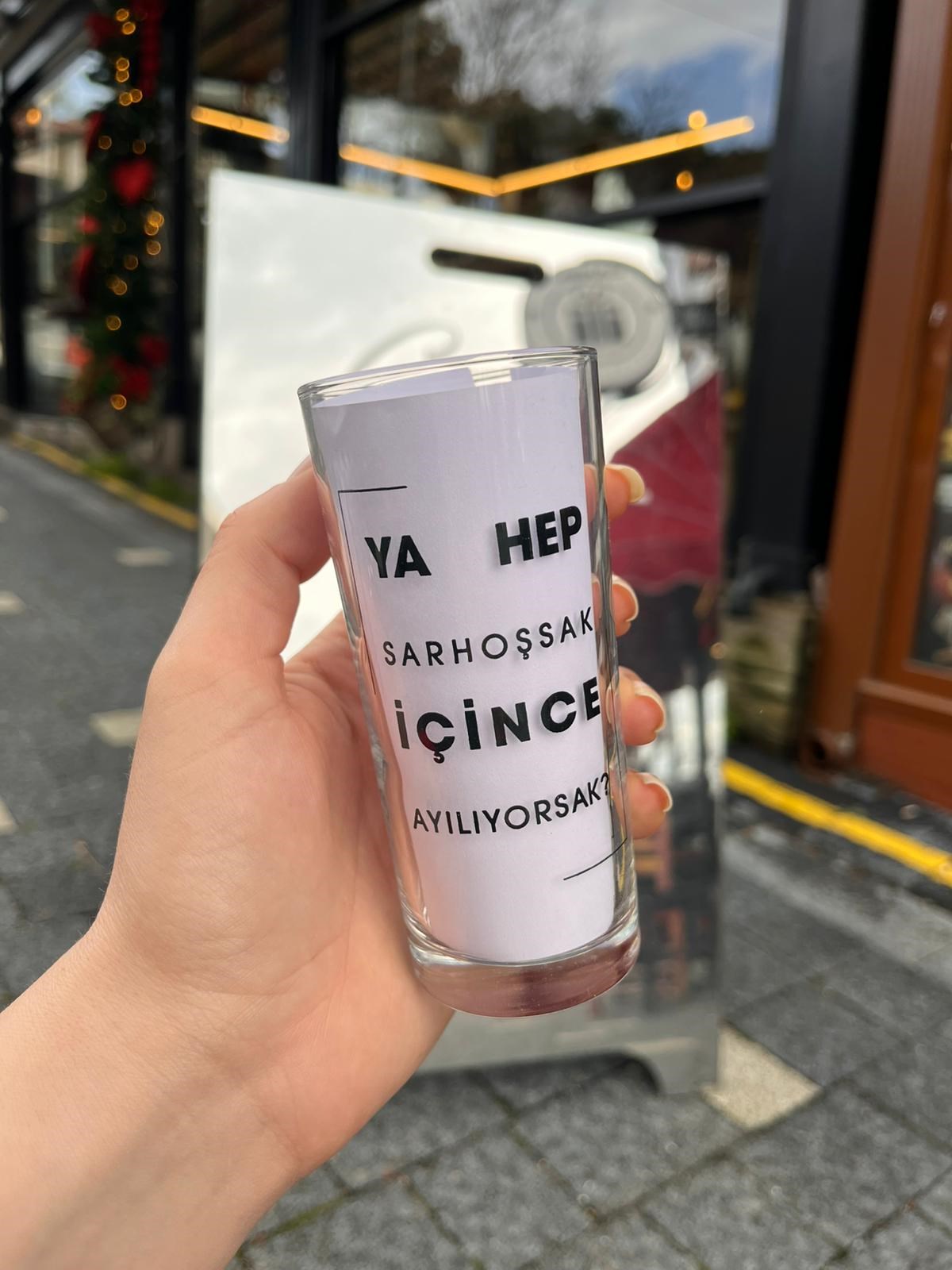 Ya Hep Sarhoşsak İçince Ayılıyorsak Rakı Bardağı