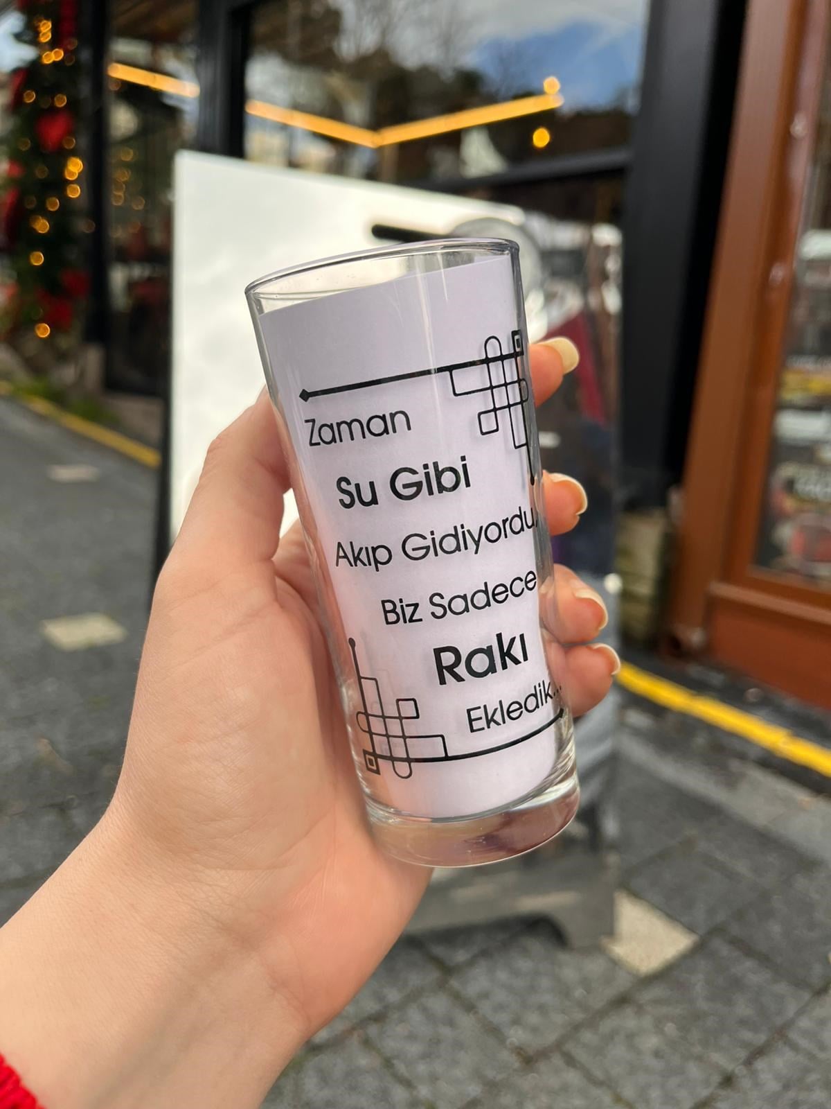 Zaman Su Gibi Akıp Gidiyordu Biz Sadece Rakı Ekledik Rakı Bardağı