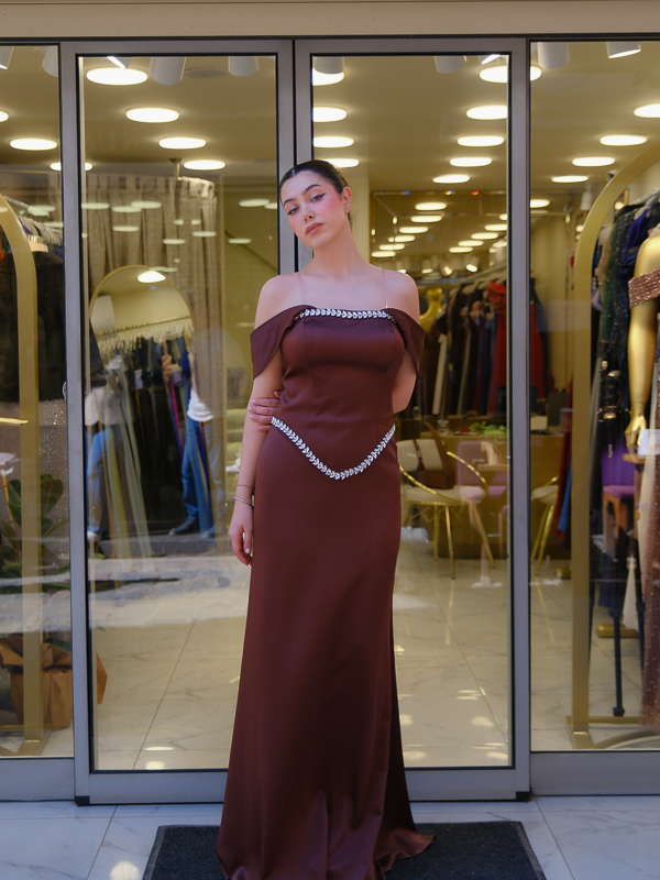 Kahverengi Taş Detaylı Saten Uzun Abiye