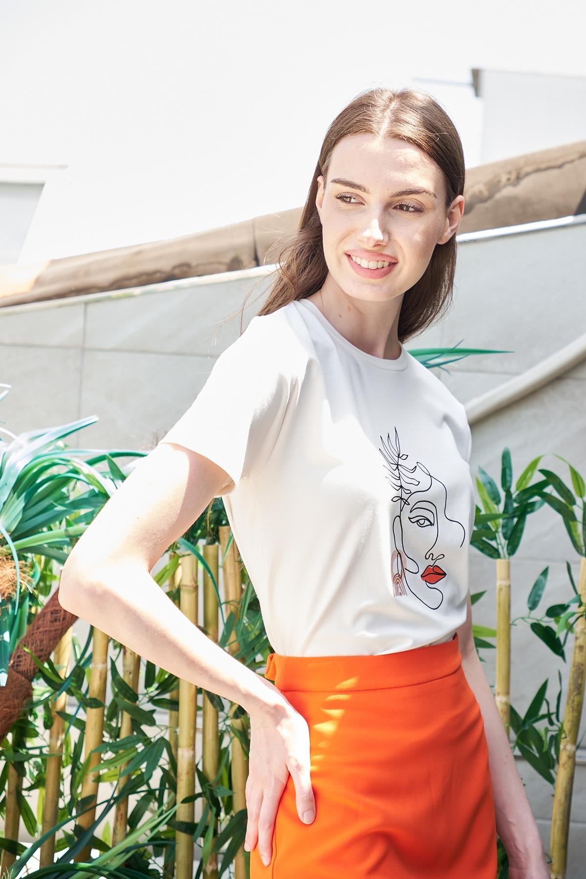 Baskılı Sıfır Yaka Kırışmaz Span Karışımlı Şık Kısa Kol T-shirt Bluz-Silüet Bakılı