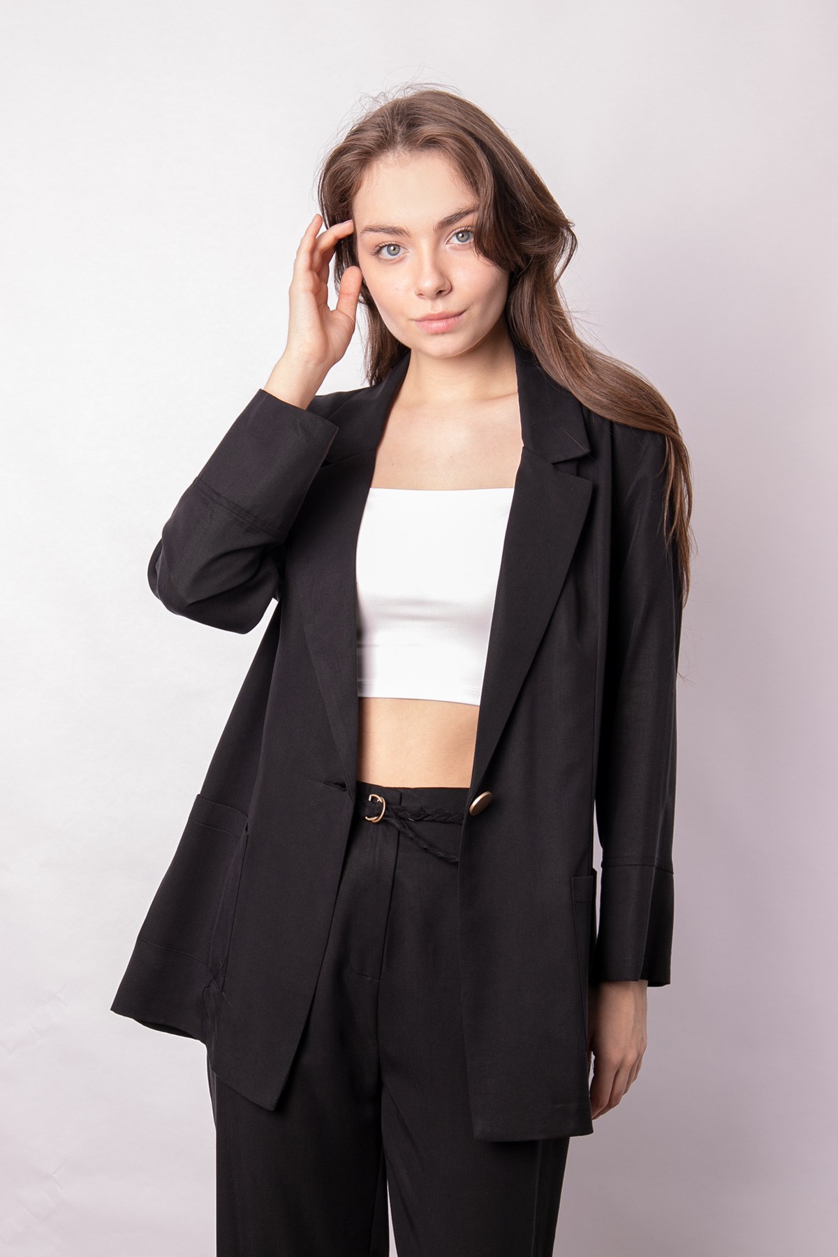 Kadın Baharlık Kumaş Rahat Kesim Yakalı Cepli Kolu Katlamalı Boyfriend Blazer Ceket-Siyah