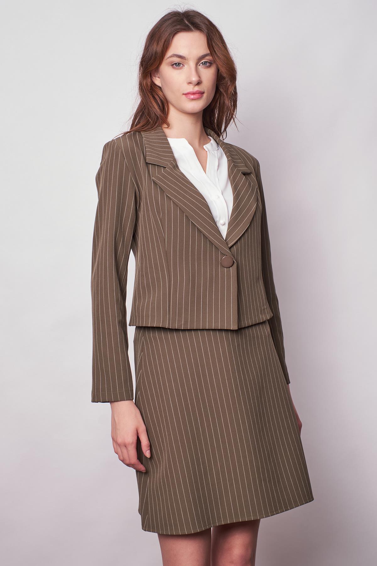 Kadın Çizgili Yakalı Uzun Kol Hafif Likralı Kumaş Kısa Blazer Ceket-Haki Çizgi