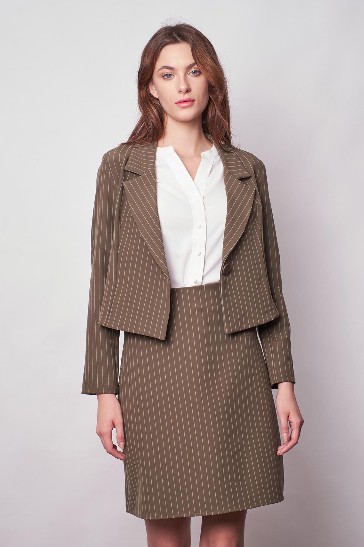 Kadın Çizgili Yakalı Uzun Kol Hafif Likralı Kumaş Kısa Blazer Ceket-Haki Çizgi
