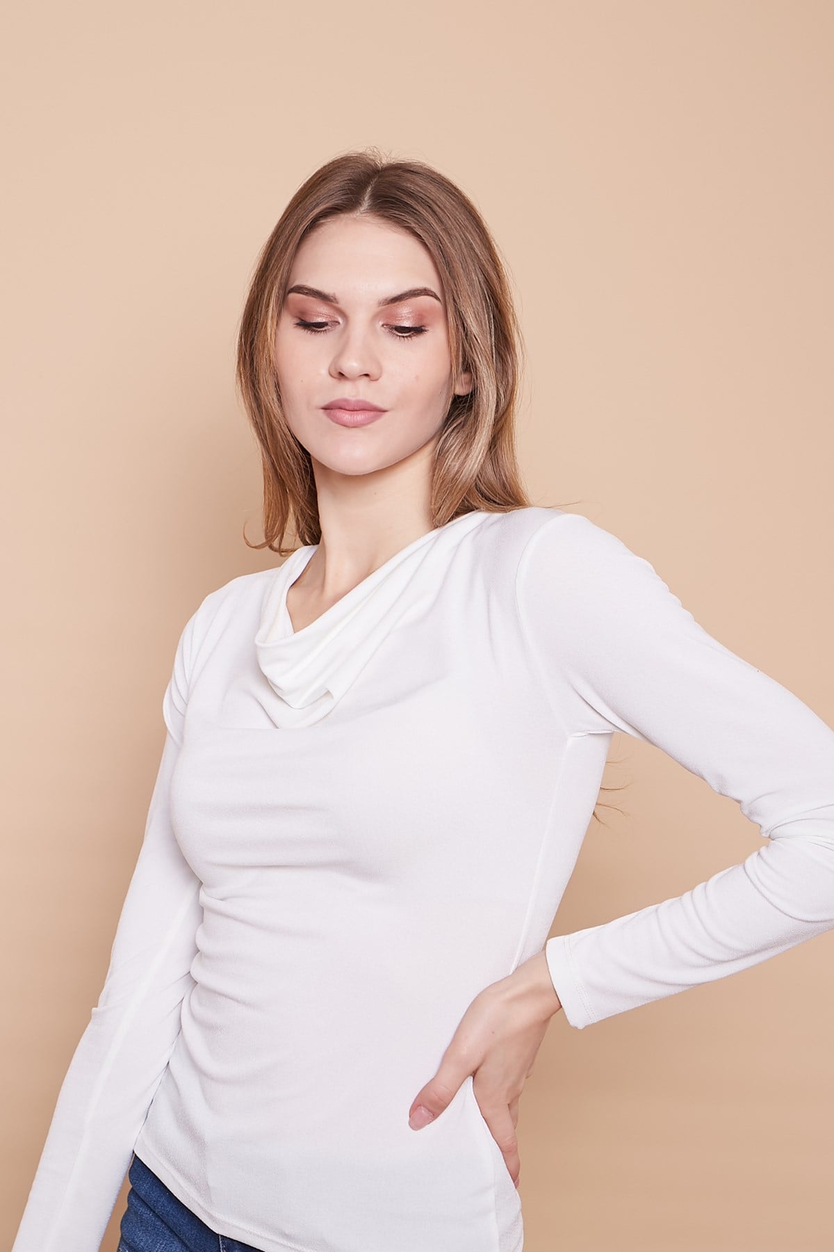 Krep Kumaş Degaje Yaka Uzun Kol Likralı Body-Krem
