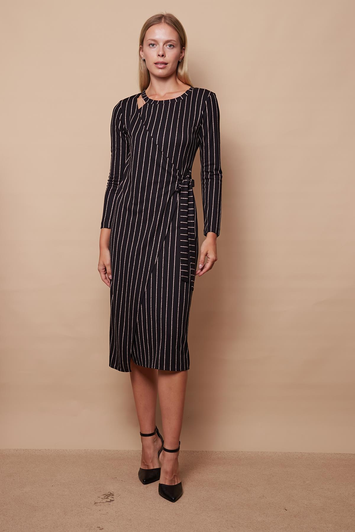 Kadın Geniş Sıfır Yaka Anvelop Kruvaze Bağlamalı Omuzu Dekolteli Uzun Kol Elbise-Siyah Çizgi 