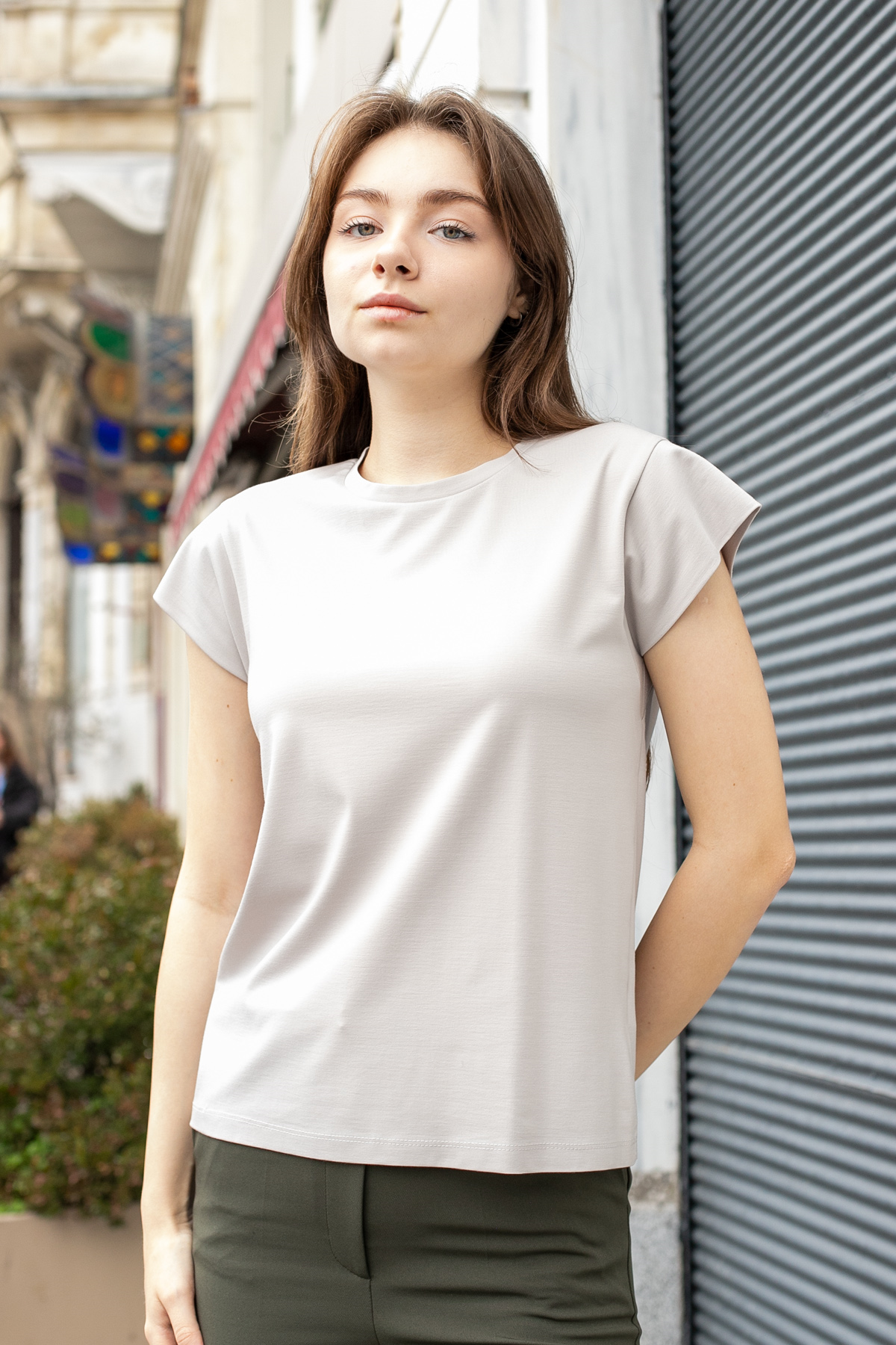 Kadın İpeksi Kumaş Geniş Sıfır Yaka Kısa Kol Tshirt Bluz-Taş