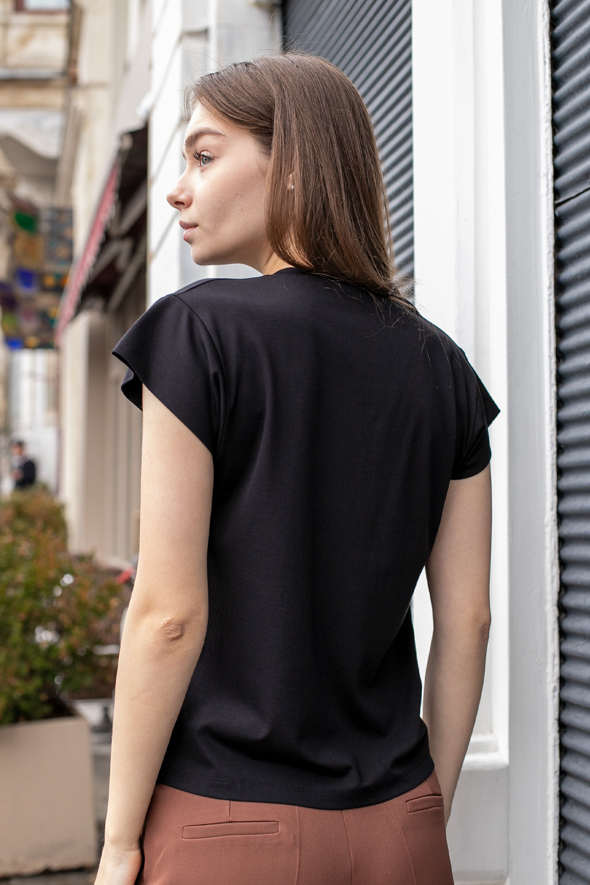 Kadın İpeksi Kumaş Geniş Sıfır Yaka Kısa Kol Tshirt Bluz-Siyah
