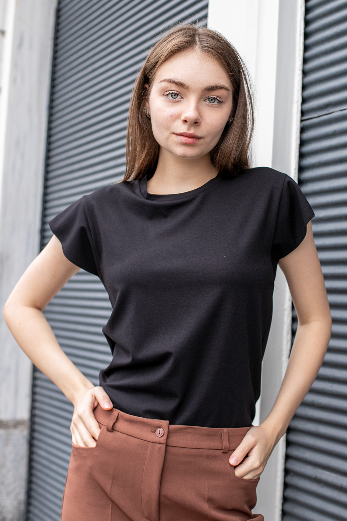 Kadın İpeksi Kumaş Geniş Sıfır Yaka Kısa Kol Tshirt Bluz-Siyah