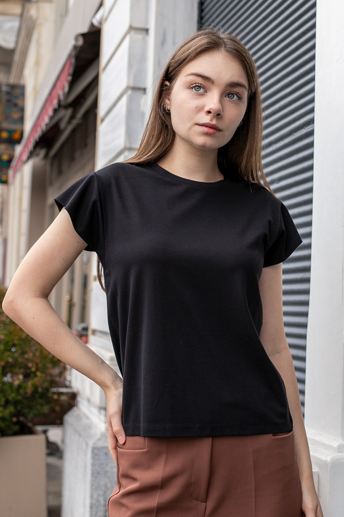 Kadın İpeksi Kumaş Geniş Sıfır Yaka Kısa Kol Tshirt Bluz-Siyah