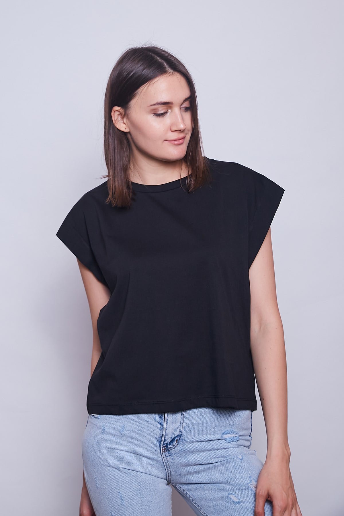Kadın Geniş Sıfır Yaka Kısa Kol Pamuk Kumaş Oversize Tshirt-Siyah