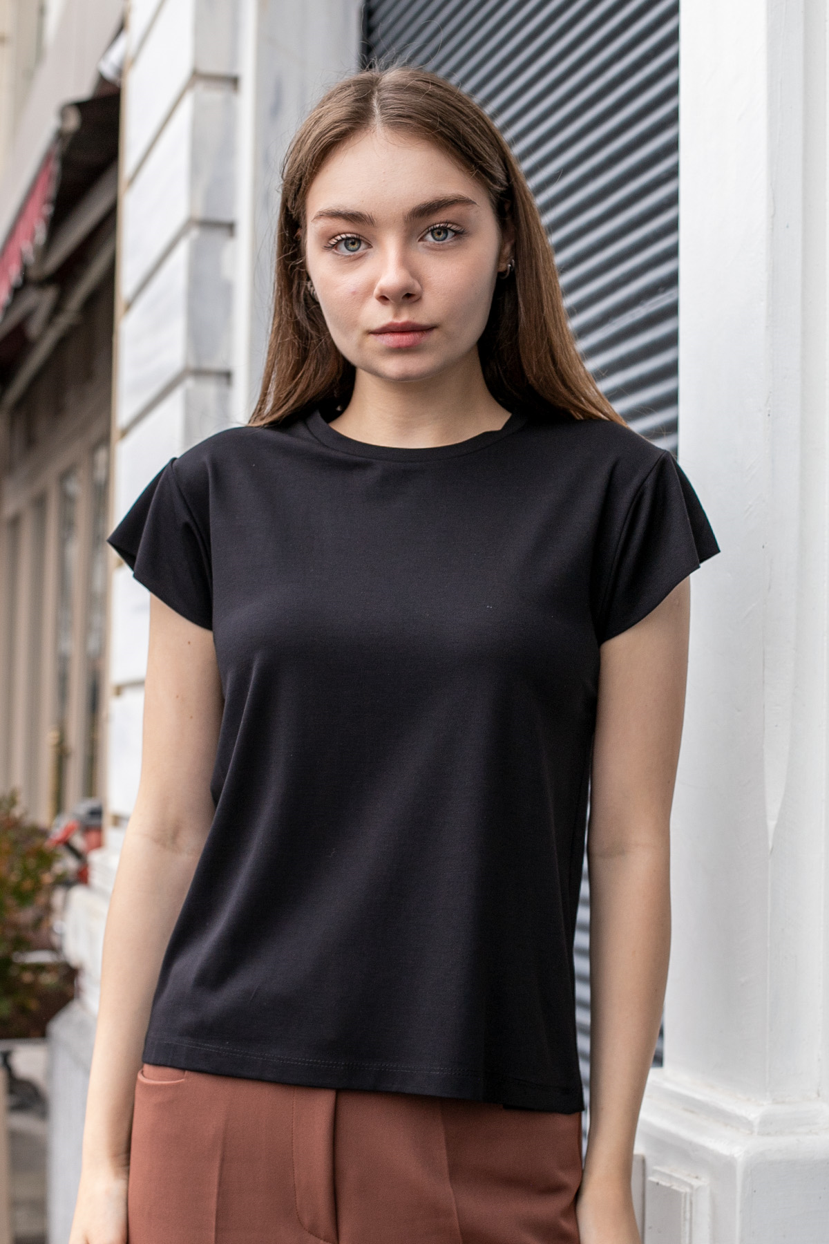 Kadın İpeksi Kumaş Geniş Sıfır Yaka Kısa Kol Tshirt Bluz-Siyah