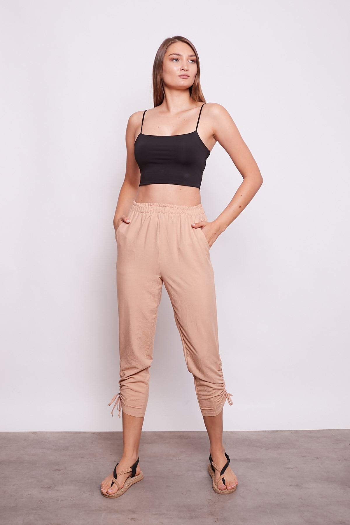 İç Göstermez Viskon Poplin Beli Lastikli Cepli Paçası Büzgülü Rahat Pantolon -Açık Camel 