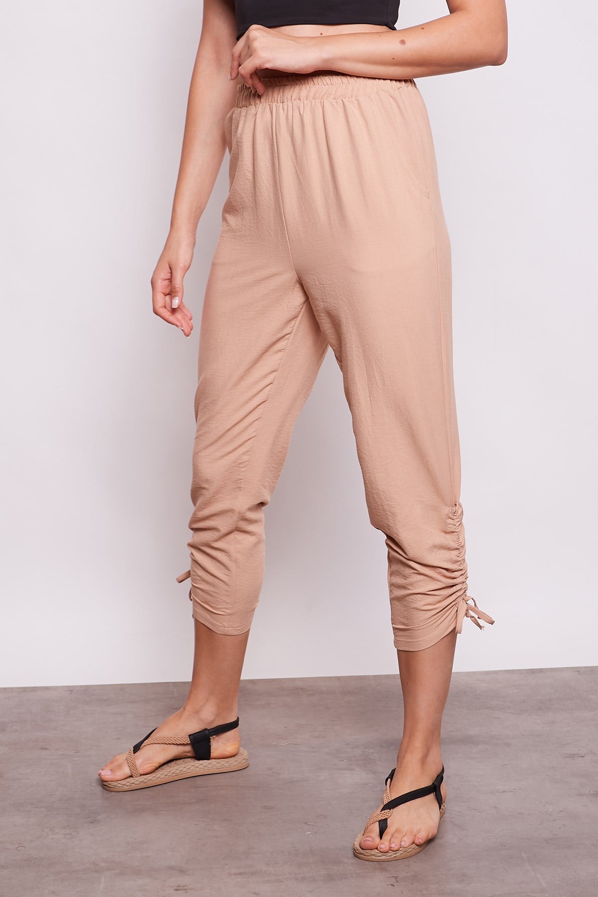 İç Göstermez Viskon Poplin Beli Lastikli Cepli Paçası Büzgülü Rahat Pantolon -Açık Camel 