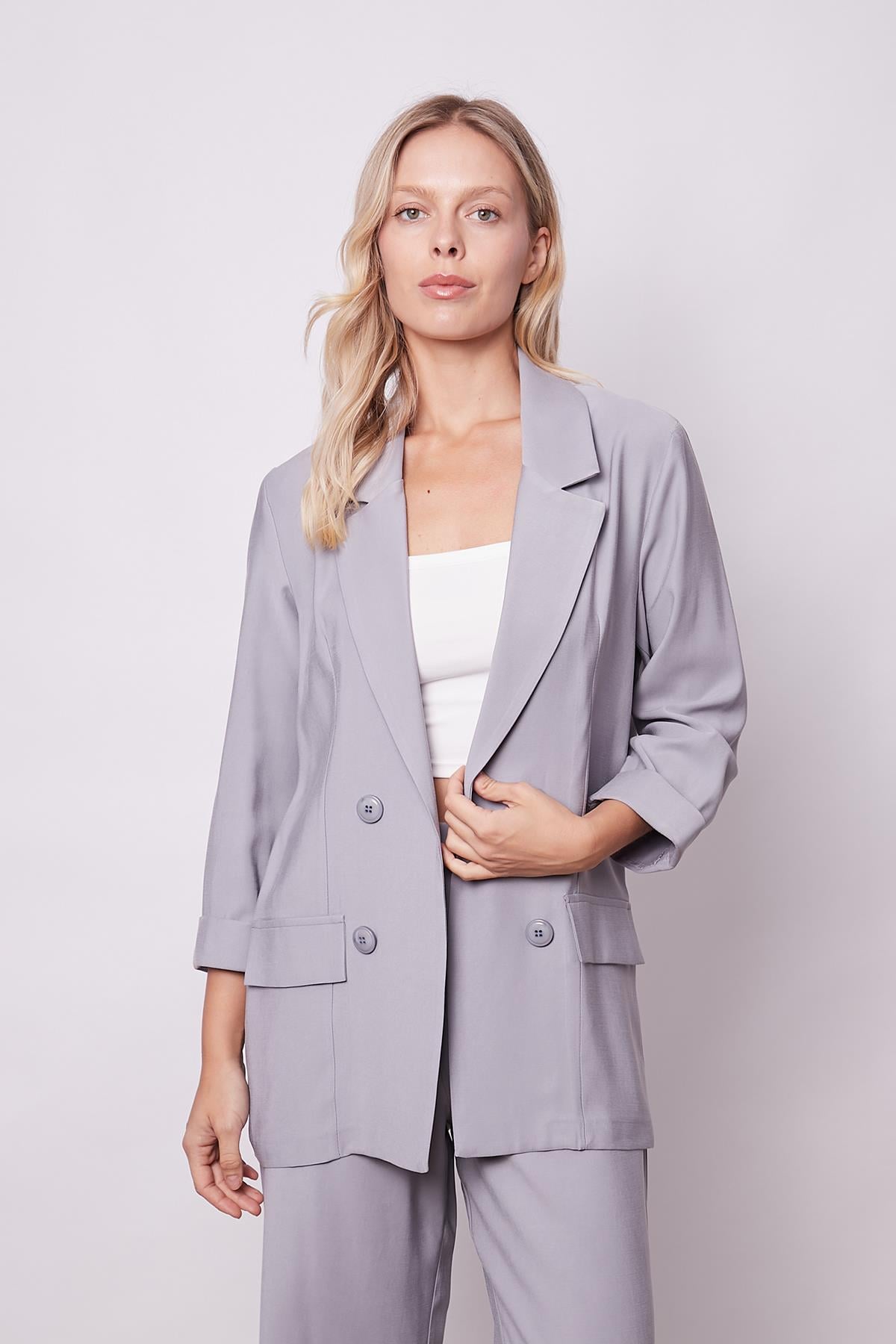 Kadın İpeksi Dokulu Modal Kumaş Yakalı Cep Kapaklı Oversize Salaş Blazer Ceket-Gri