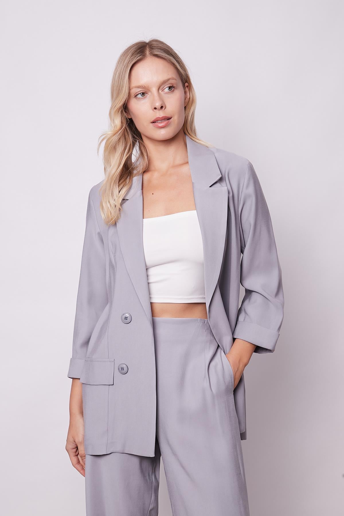 Kadın İpeksi Dokulu Modal Kumaş Yakalı Cep Kapaklı Oversize Salaş Blazer Ceket-Gri