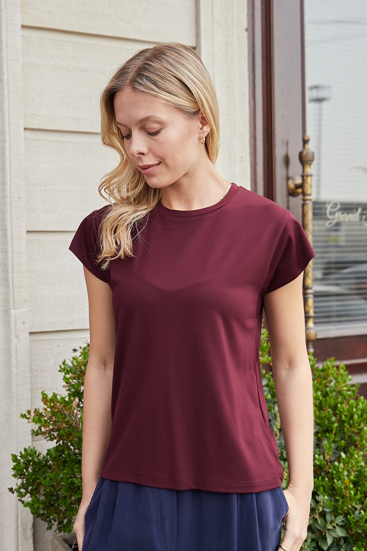Kadın İpeksi Kumaş Geniş Sıfır Yaka Kısa Kol Tshirt Bluz-Bordo 