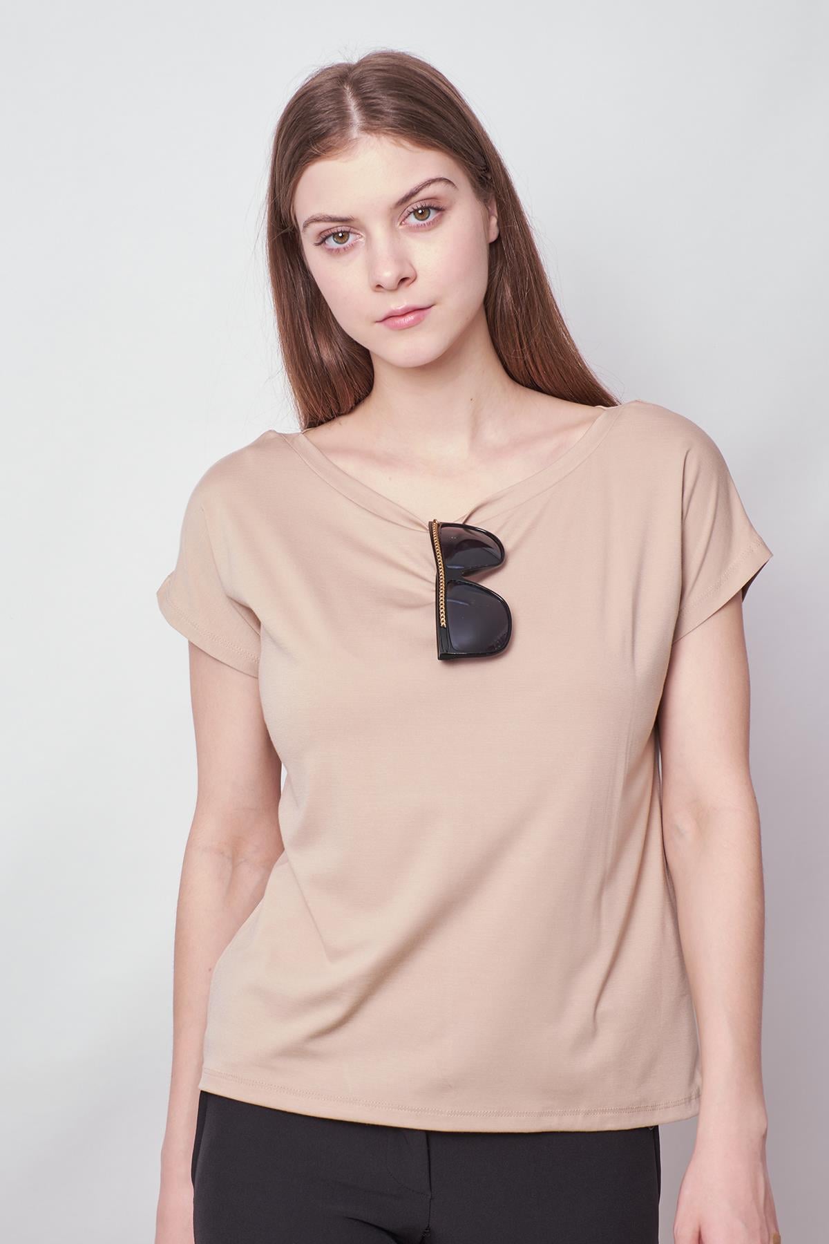 Kadın Kayık Yaka Düşük Omuzlu Kırışmaz Span Karışımlı Şık T-shirt Bluz-Koyu Bej 