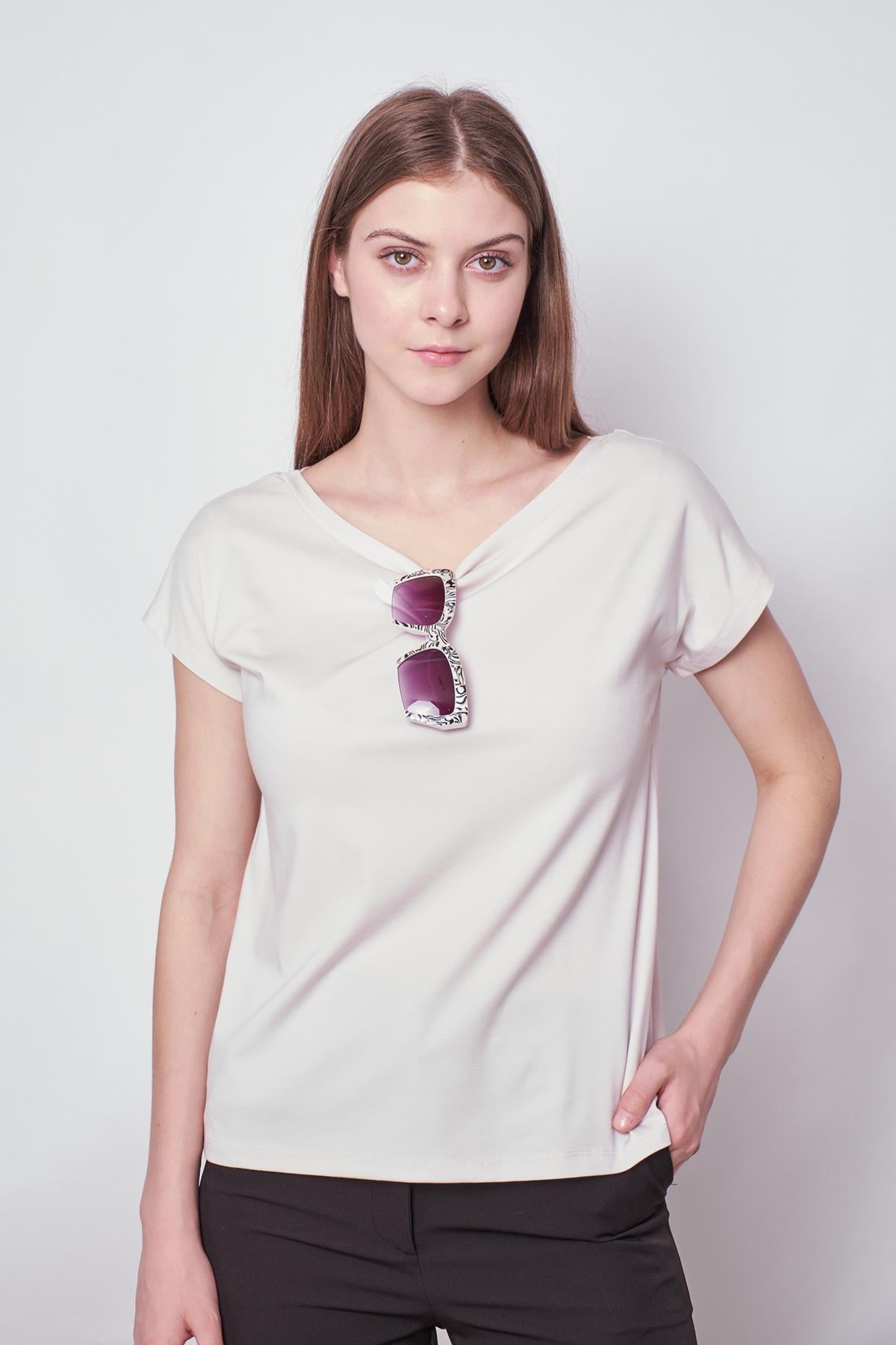 Kadın Kayık Yaka Düşük Omuzlu Kırışmaz Span Karışımlı Şık T-shirt Bluz-Şampanya 