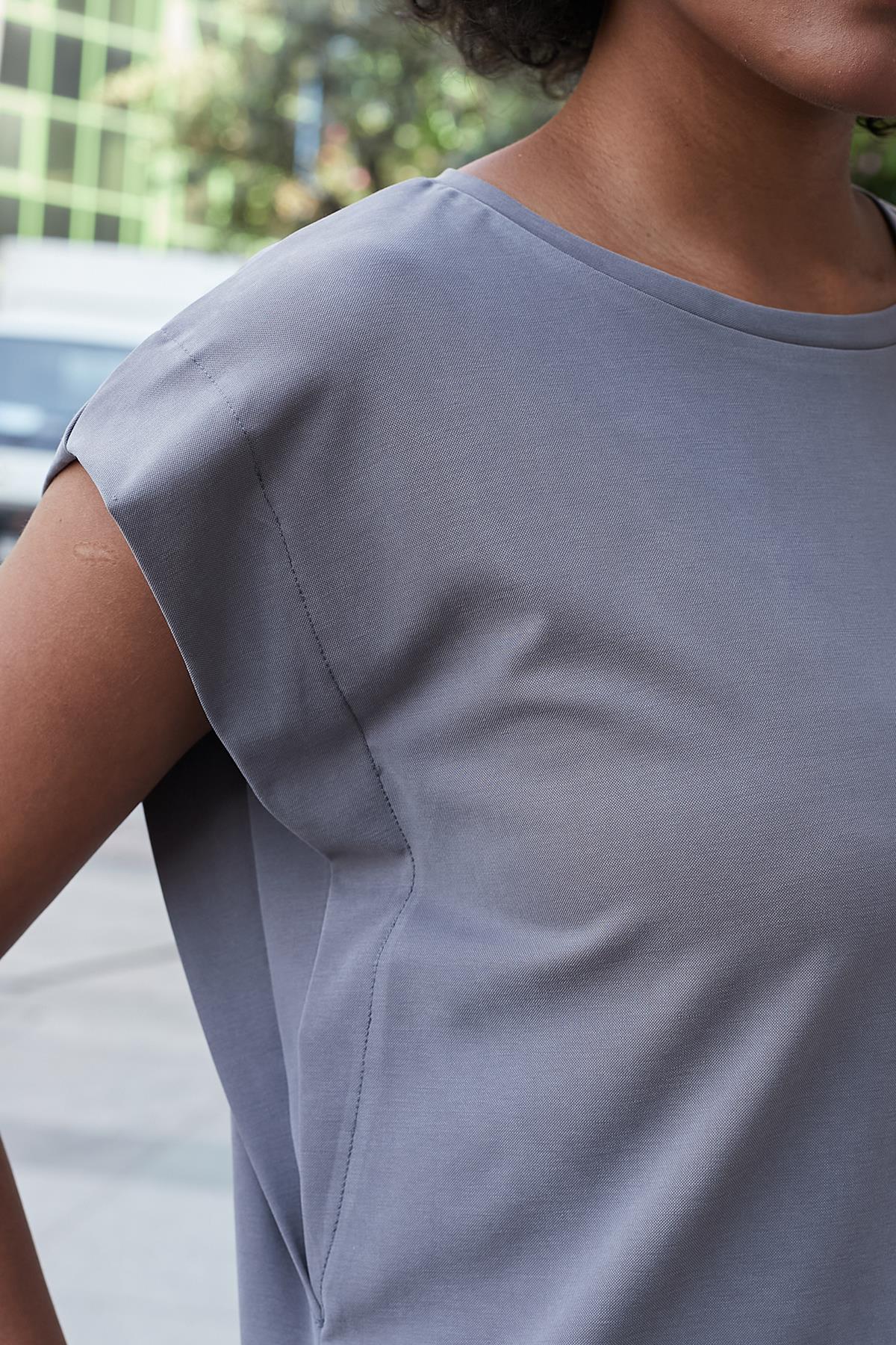 Kadın Modal İpeksi Likralı Kumaş Geniş Sıfır Yaka Düşük Omuzlu T-shirt Bluz-Antrasit