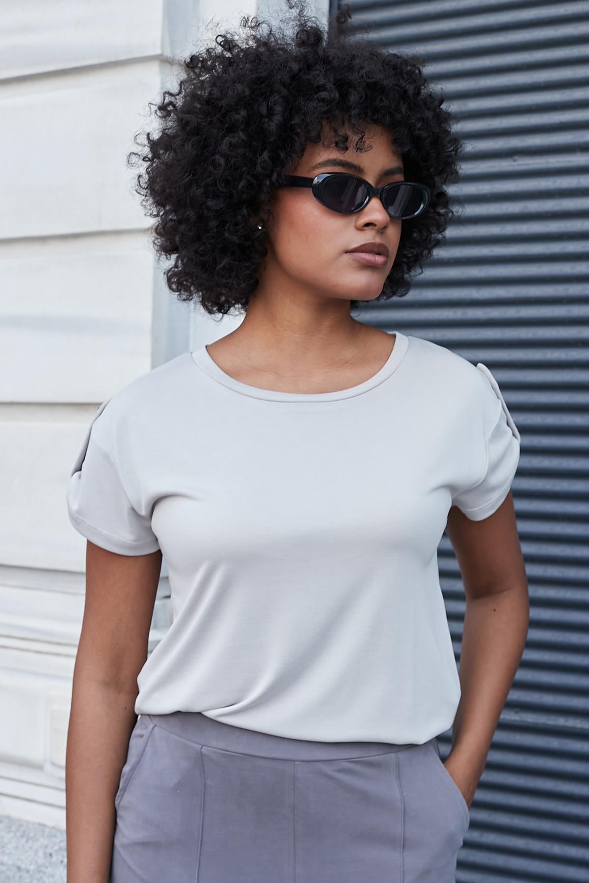 Kadın Modal Penye Geniş Sıfır Yaka Düşük Omuzlu Apoletli Kısa Kol T-shirt Bluz-Taş