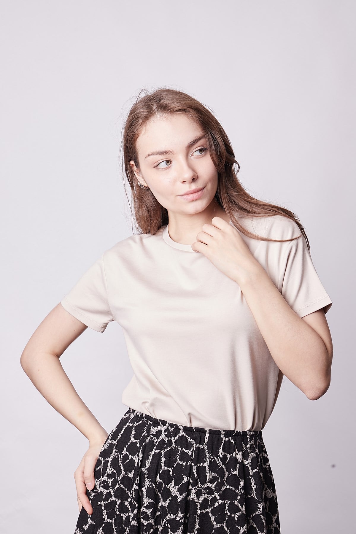 Kadın Sıfır Yaka Kırışmaz Span Karışımlı Şık Kısa Kol Likralı T-shirt Bluz-Bej 