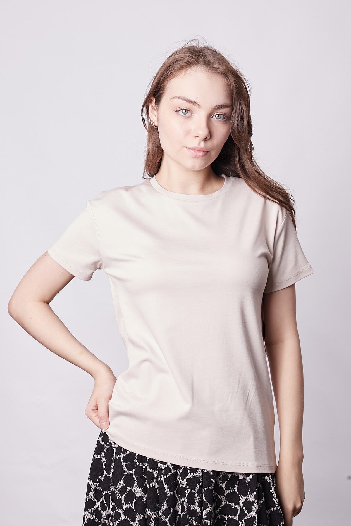 Kadın Sıfır Yaka Kırışmaz Span Karışımlı Şık Kısa Kol Likralı T-shirt Bluz-Bej 