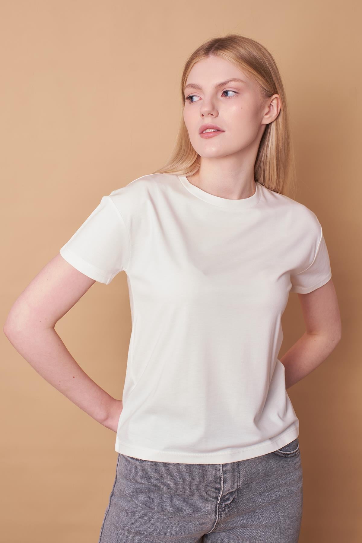 Kadın Sıfır Yaka Kırışmaz Span Karışımlı Şık Kısa Kol Likralı T-shirt Bluz-Krem