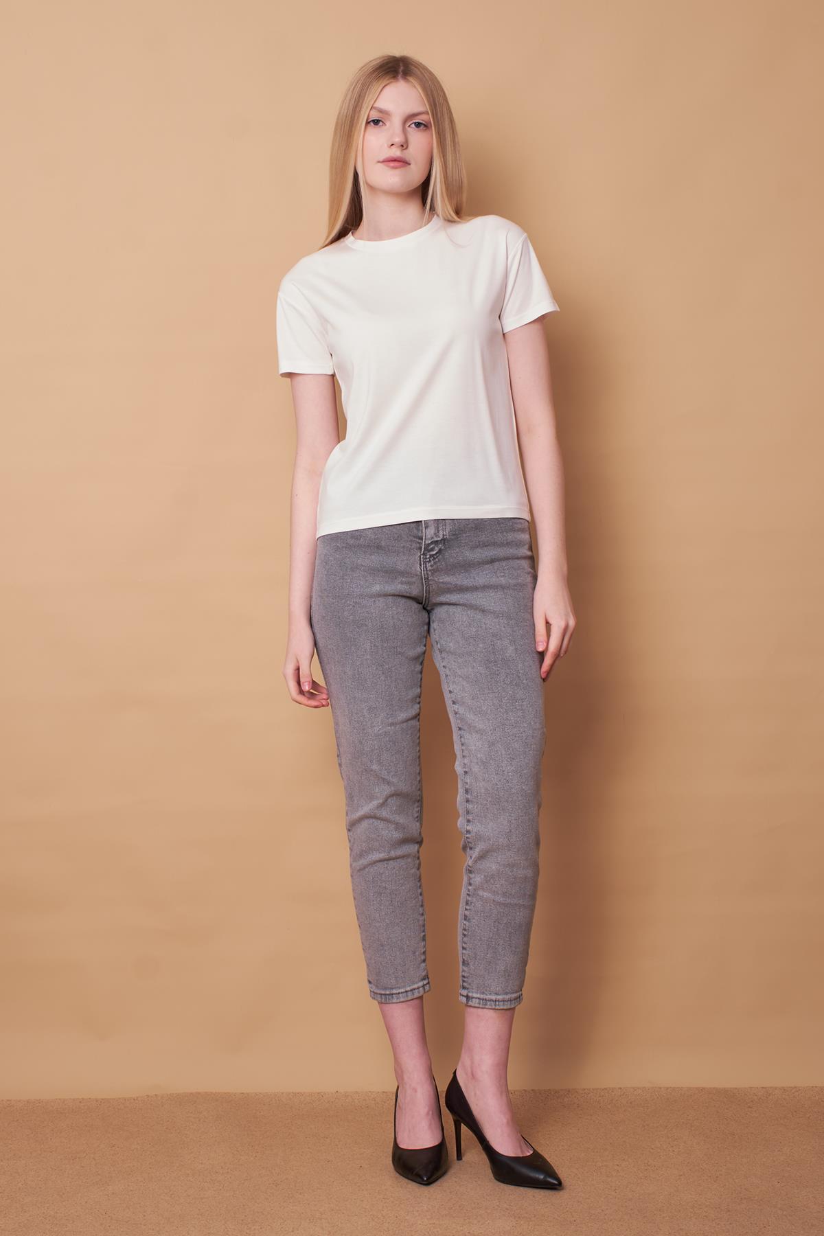 Kadın Sıfır Yaka Kırışmaz Span Karışımlı Şık Kısa Kol Likralı T-shirt Bluz-Krem