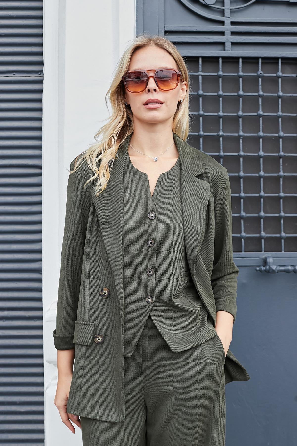 Kadın Süet Dokulu Kumaş Yakalı Capri Kol Cep Kapaklı Blazer Ceket-Haki 