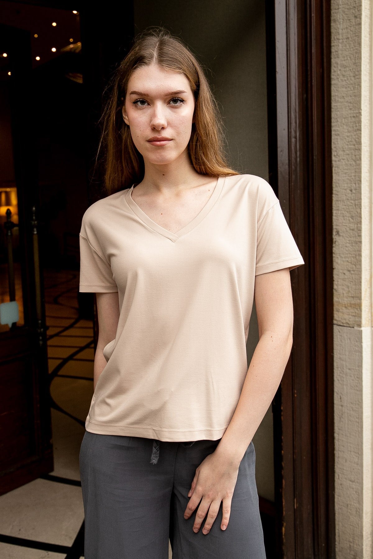 Kadın V Yaka Kısa Kol Likralı Span Kumaş Şık T-shirt Bluz-Bej