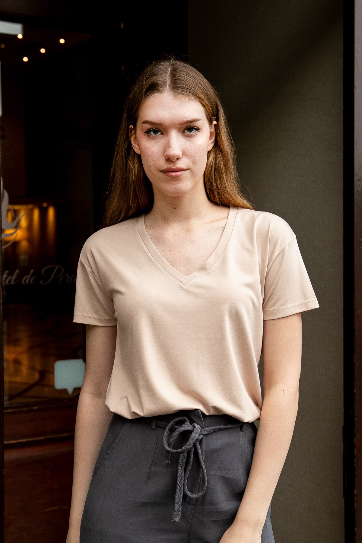 Kadın V Yaka Kısa Kol Likralı Span Kumaş Şık T-shirt Bluz-Bej