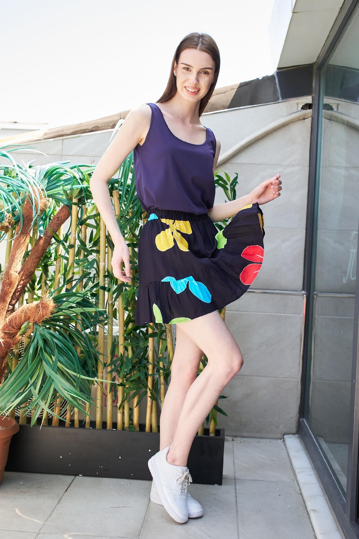 Kadın Vual Desenli Yüksek Bel Fırfırlı Mini Etek -Lacivert Çiçek 