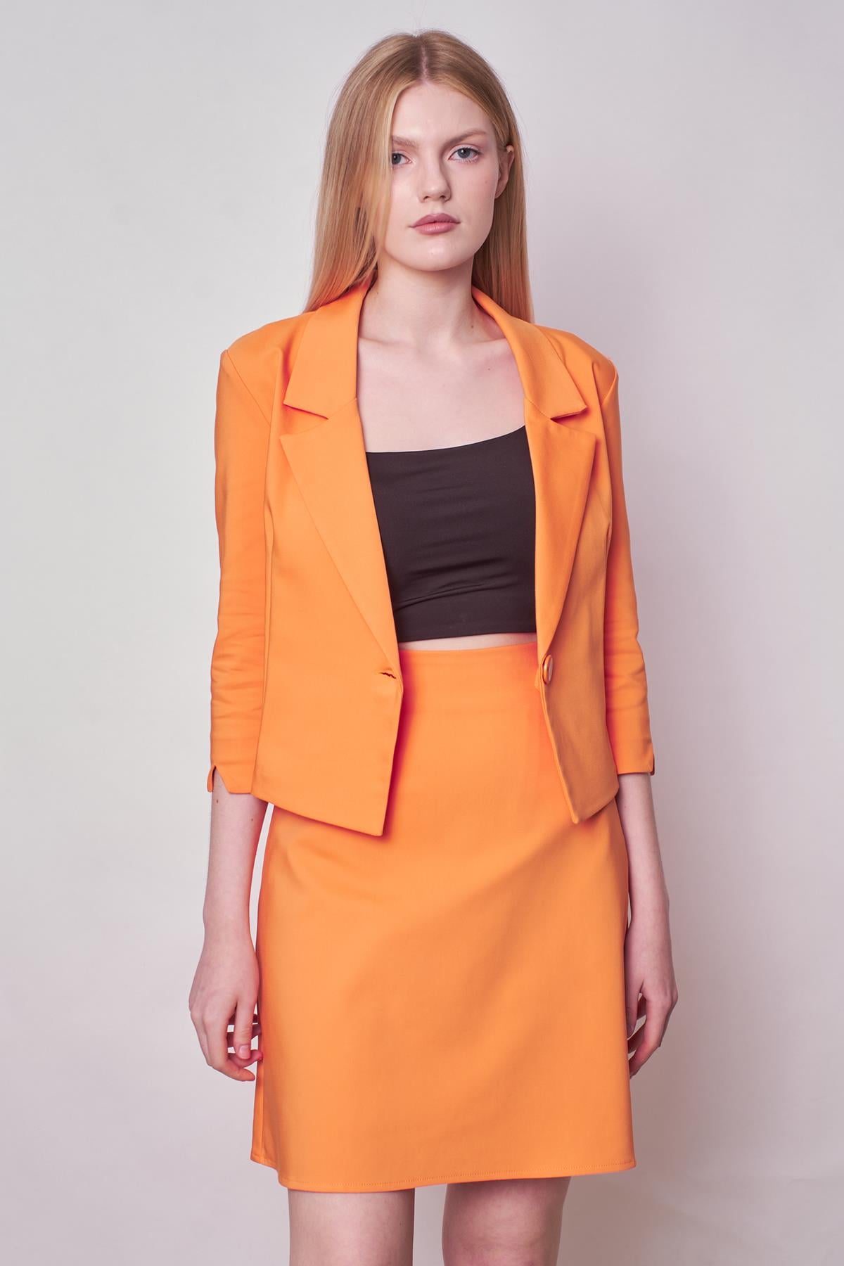 Kadın Yakalı Kapri Kollu Kolu Yırtmaçlı Hafif Likralı Kumaş Kısa Blazer Ceket(Etek Jument 100083)-Mango