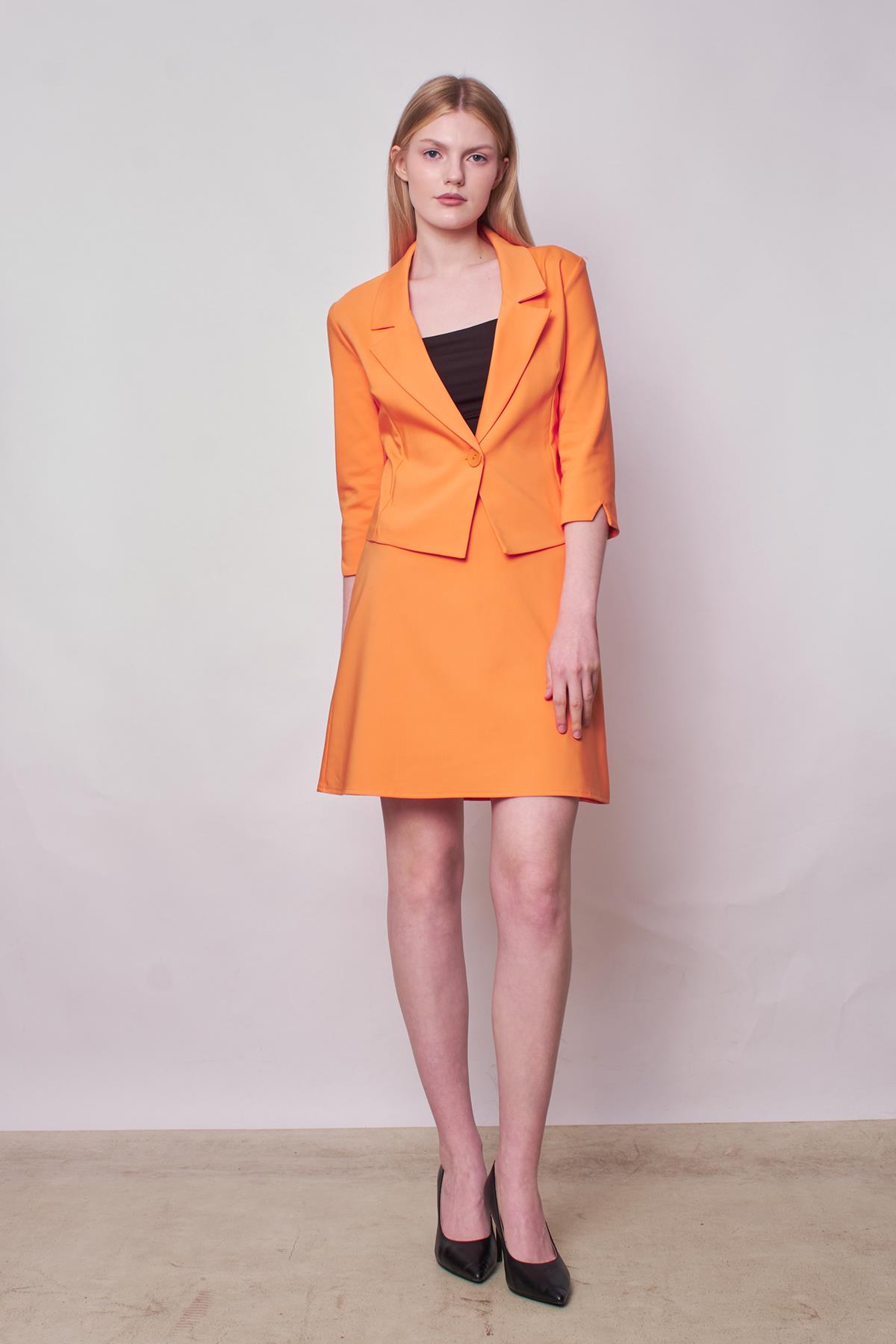 Kadın Yakalı Kapri Kollu Kolu Yırtmaçlı Hafif Likralı Kumaş Kısa Blazer Ceket(Etek Jument 100083)-Mango