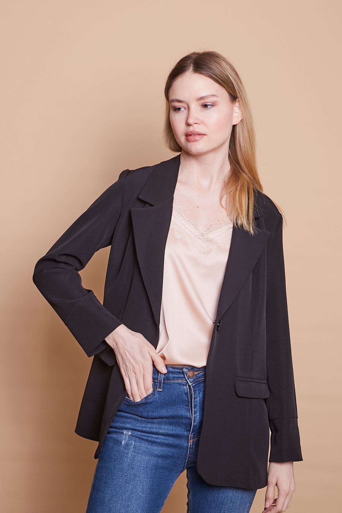 Yakalı Kolu Katlamalı Cep Kapaklı Salaş Boyfriend Oversize Hafif Likralı Kumaş Blazer Ceket-Siyah