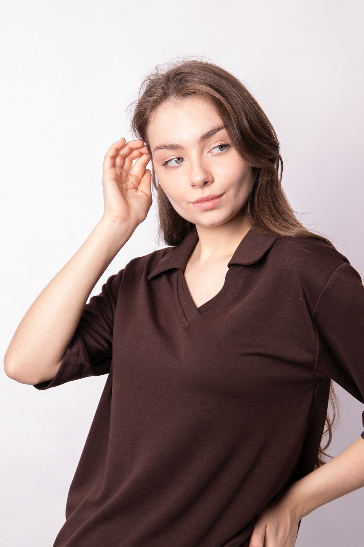Kadın Yumşak Dokulu Esnek Kumaş V Yaka Yakalı Düşük Omuzlu Dirsek Boy Kollu Oversize Bluz-Kahve
