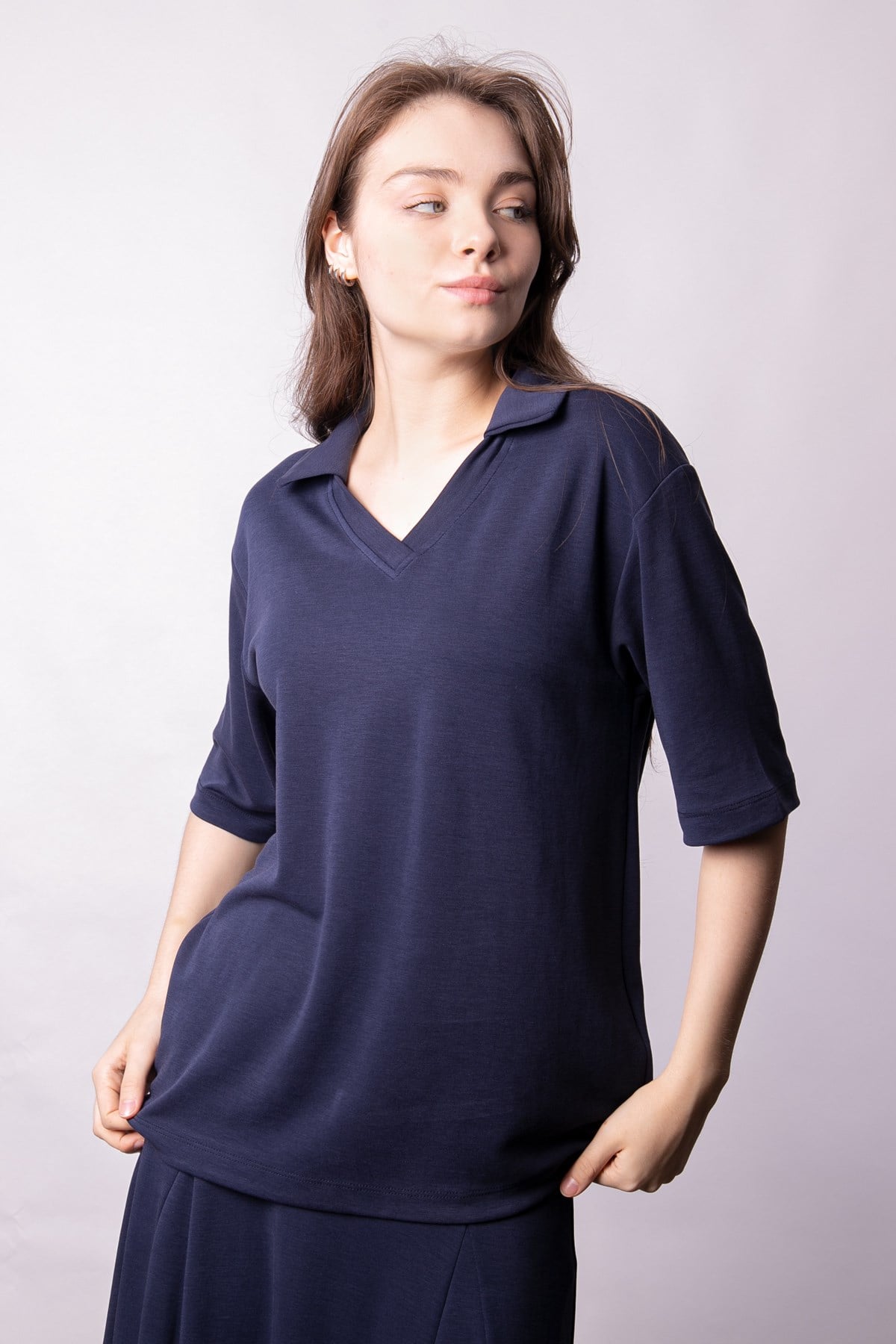 Kadın Yumşak Dokulu Esnek Kumaş V Yaka Yakalı Düşük Omuzlu Dirsek Boy Kollu Oversize Bluz-Lacivert