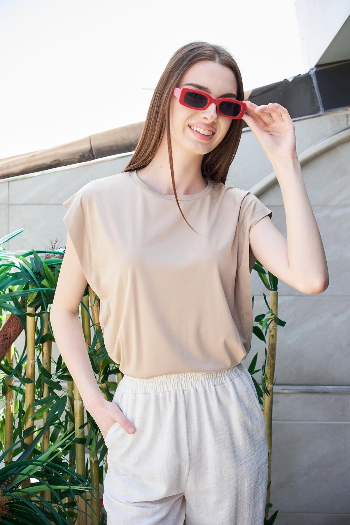 kadın kolsuz geniş sıfır yaka düşük omuzlu basic tshirt