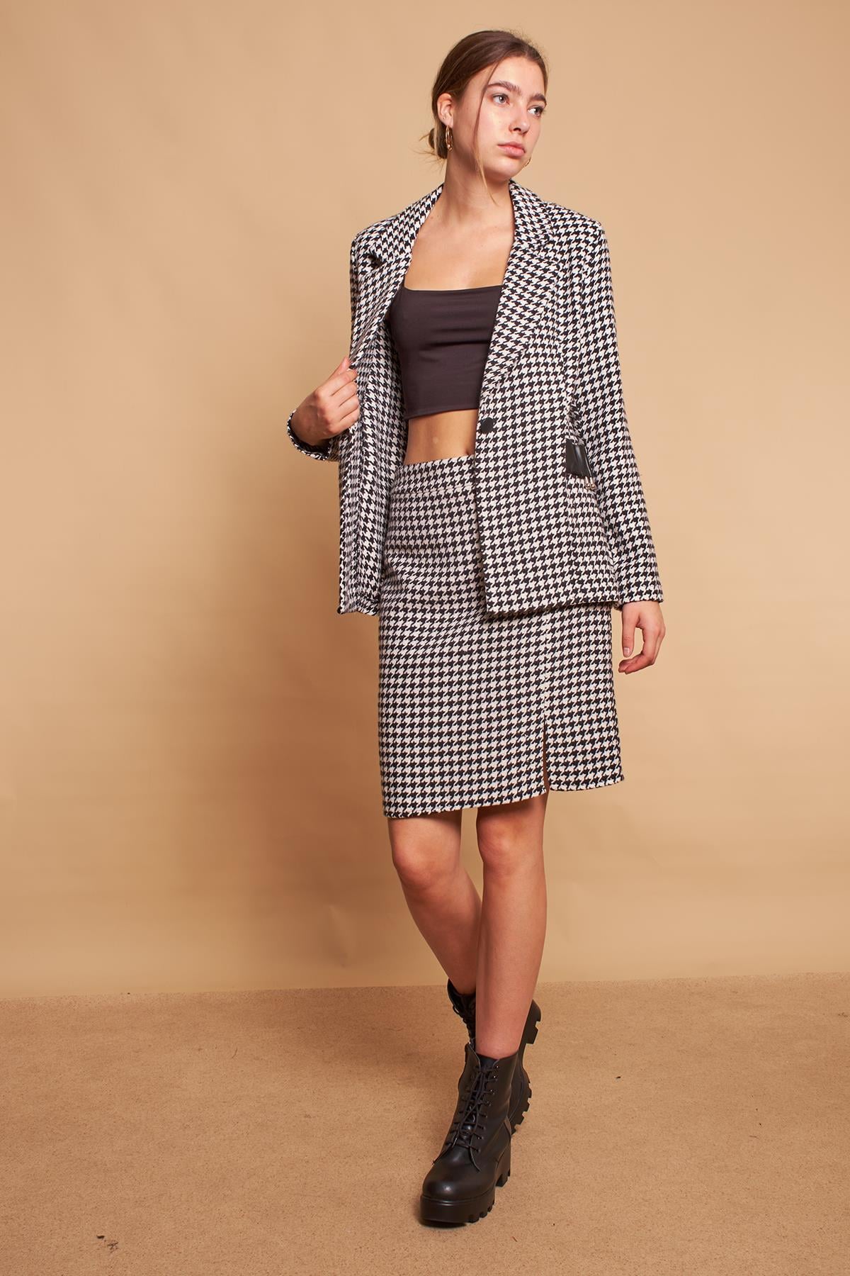 Pamuklu Kalın Tüvit Kumaş Desenli Aksesuar Detaylı Blazer  Ceket(Metal Aksesuar Çıkabilir)-Siyah Kazayağı
