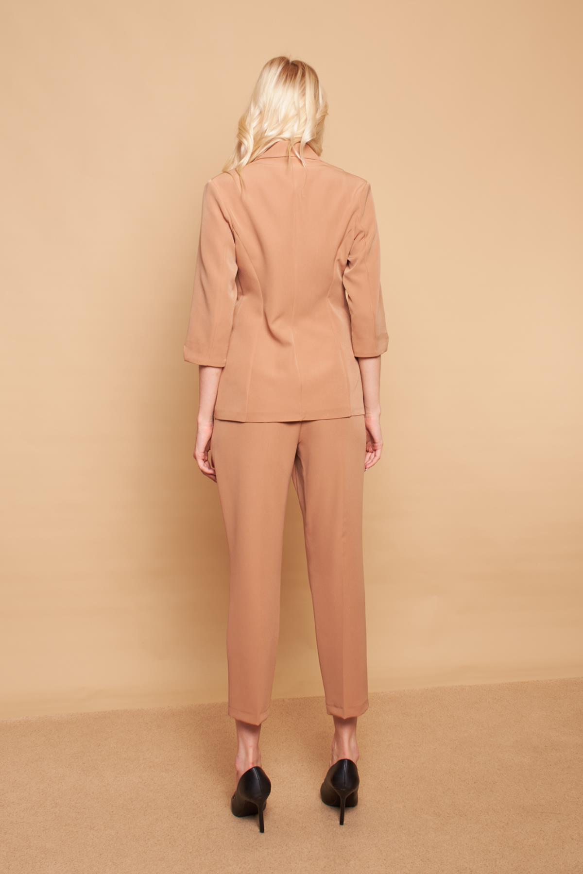 Yakalı Tek Düğmeli Kapri Kollu Kolu Yırtmaçlı Hafif Likralı Kumaş Blazer Ofis Ceket-Camel