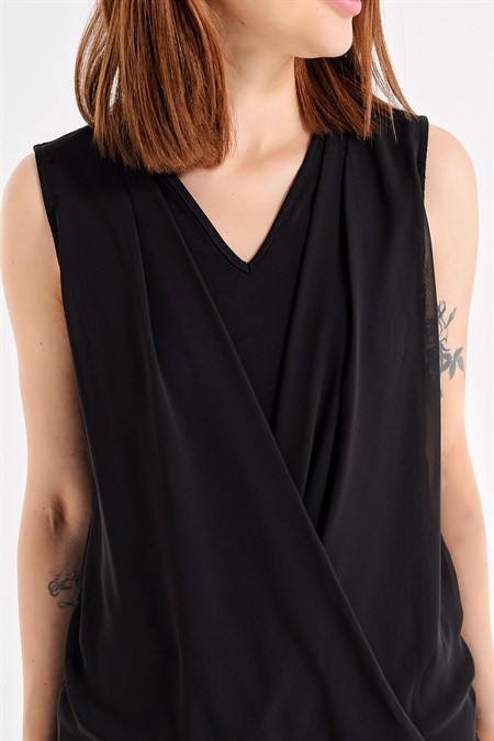 Şifon Detaylı Anvelop Kolsuz Şık Ofis Bluz-Siyah