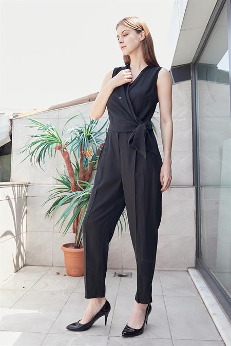 %100  Iyocell Akıcı Şık Kumaş Anvelop Kruvaze Bağcıklı Cepli Önü Pileli Dar Paça Tulum -Siyah 