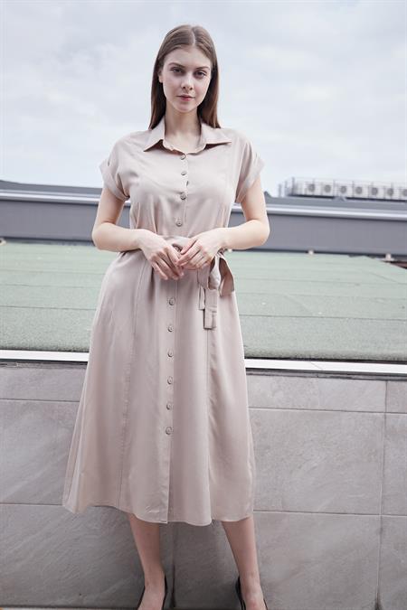 %100  Iyocell Akıcı Şık Kumaş Yakalı Düşük Omuzlu Duble Kollu Bağcıklı Midi Boy Diz Altı Elbise-Taş