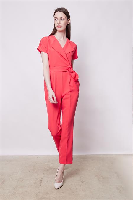 Şal Yaka Düşük Omuzlu Bağcıklı Bilek Boy Şık Pamuklu Likralı Kumaş Tulum -Mercan 